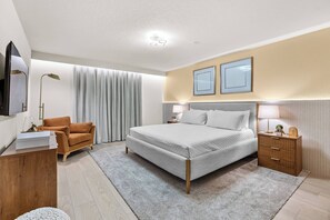 5 slaapkamers, een strijkplank/strijkijzer, reisbedje, wifi