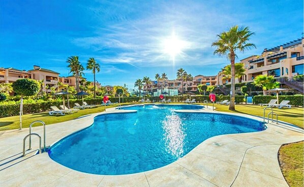 Pool - Apartment 'Casares Beach Golf' with Shared Pool, Wi-Fi and Air Conditioning (Casares)