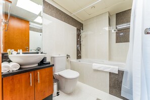 Hair dryer, towels, soap, shampoo - Next to Gate Avenue, Park Towers DIFC by Deluxe Holiday Homes (Dubai)