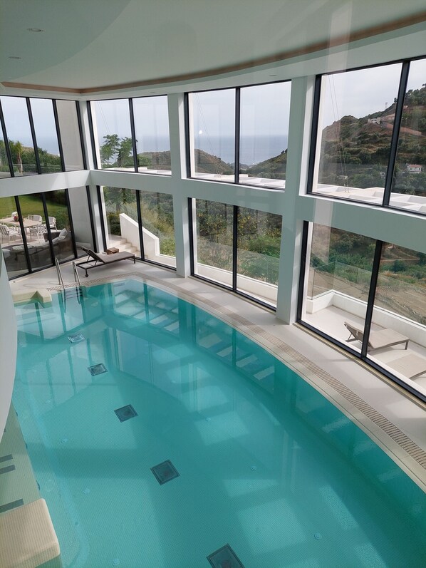 Innenpool, beheizter Pool