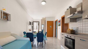 Fridge, stovetop, cookware/dishes/utensils - Amor di Salento by BarbarHouse (San Foca)