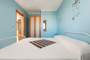 2 Schlafzimmer, Bügeleisen/Bügelbrett