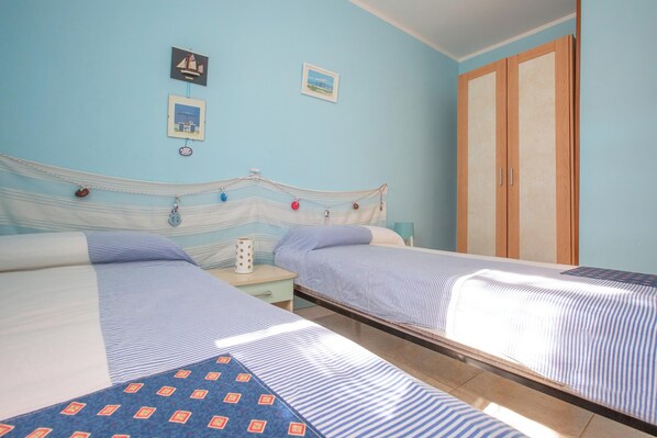 2 bedrooms, iron/ironing board