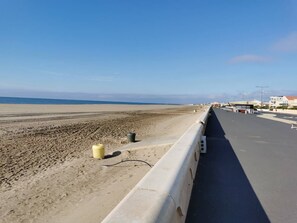 Platja a a prop