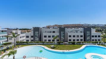 Alberca techada y alberca climatizada