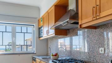 雪櫃、微波爐、焗爐、爐具