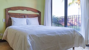 4 chambres, coffres-forts dans les chambres, fer et planche à repasser