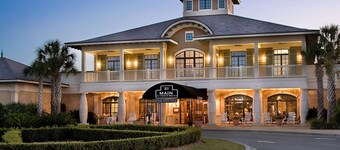 Elegant 5-Bedroom Haven | Spa. Private Pool. Gym.