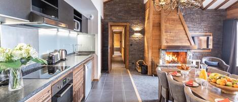 Réfrigérateur, micro-ondes, four, lave-vaisselle