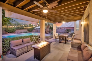 Outdoor dining - Sparkling SaltwtrPool•Spa•Firepit•Netflix•NFL+ (Phoenix)