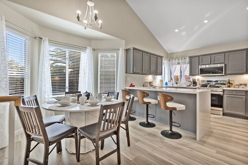 Sparkling Saltwater Pool • Spa, Firepit, Wi-Fi 4BR/3BA • Near Top Golf Courses