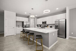 Microwave, dishwasher, high chair - 15 Bedrooms/15 Bathrooms/ Veranda Palms (2393SD) (Kissimmee)