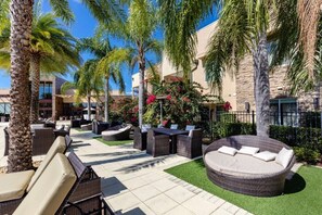 Outdoor dining - 4 BD/ 4.5 BA/ Magic Village Yards (3235 BA) (Kissimmee)