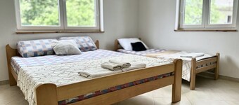 Anit Room 2-private 1-room with own entrance and private bathroom