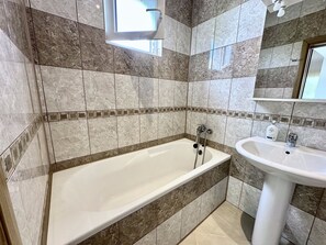 Towels - Anit Room 2-private 1-room with own entrance and private bathroom (Kotor)