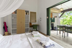 1 habitación, tabla de planchar con plancha, wifi gratis y ropa de cama 