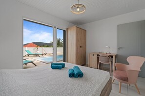 3 chambres, fer et planche à repasser, Wi-Fi gratuit, draps fournis