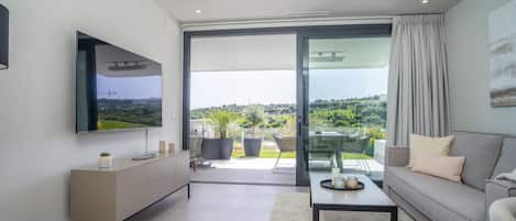 Televisie en een open haard