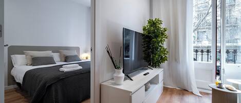 1 bedroom, iron/ironing board, free WiFi