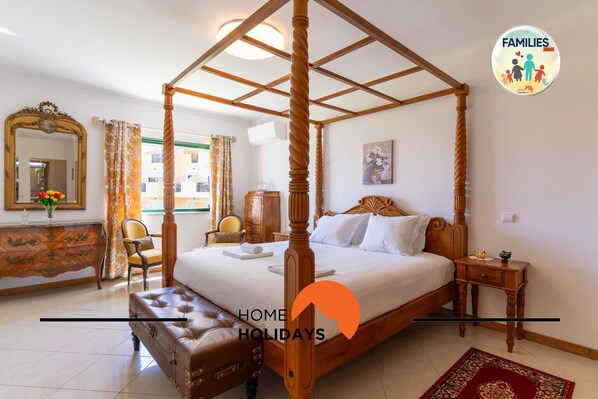 Tabla de planchar con plancha, wifi gratis y ropa de cama 