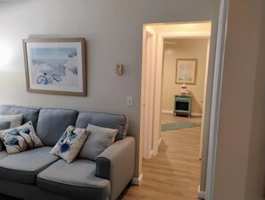 Smart TV - Charming 2-bedroom NAUTICAL THEMED bungalow with WiFi, AC in brilliant Dunedin (Dunedin)