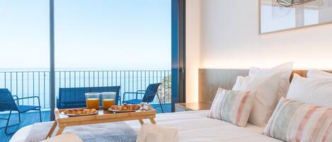 2 habitaciones, tabla de planchar con plancha y cuna de viaje