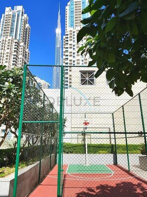 Sport court - City View Studio, Minutes Away from Dubai Opera, Burj Khalifa and Dubai Mall (Dubai)