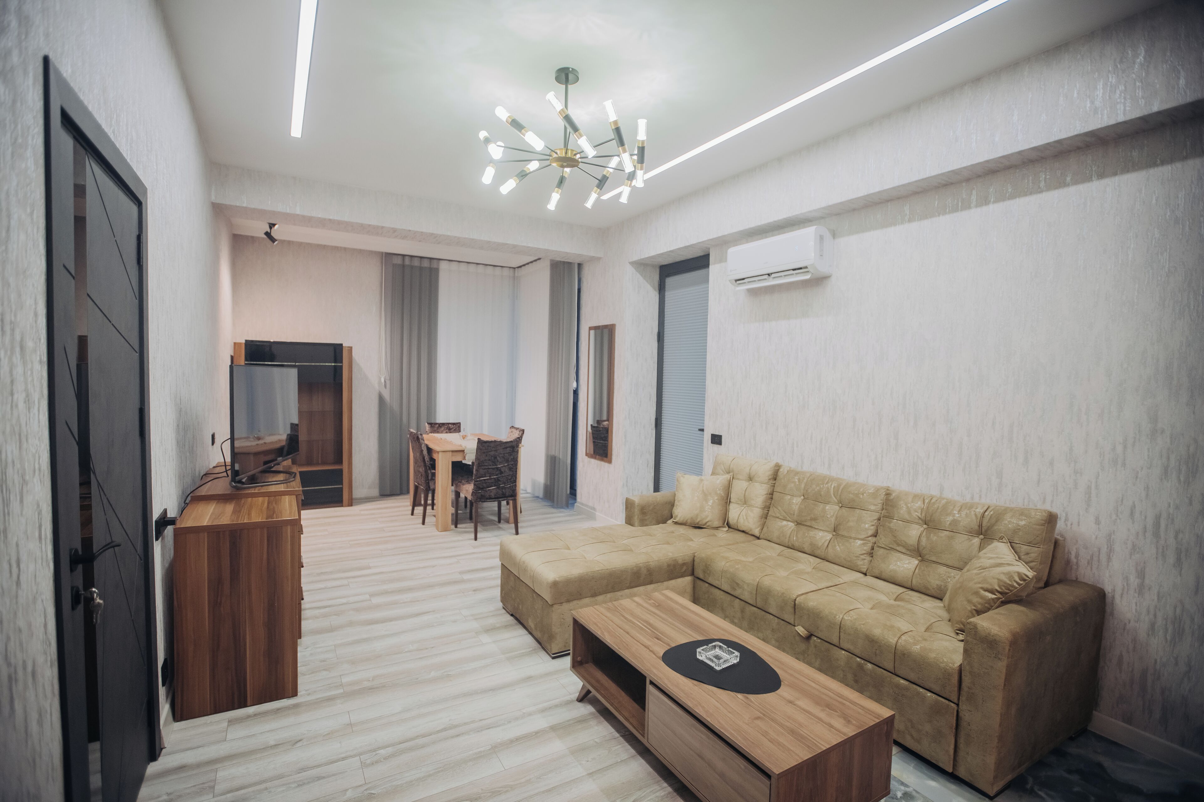 1 habitación, minibar, cortinas blackout y sistema de insonorización 