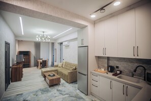 Comfort-Apartment, Balkon, Stadtblick | 1 Schlafzimmer, Minibar, Verdunkelungsvorhänge, schallisolierte Zimmer