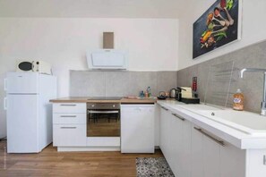 Fridge, microwave, oven, stovetop