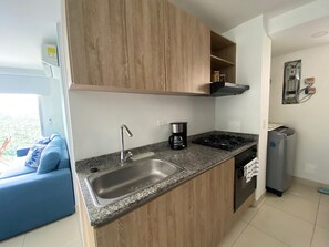 Oven, coffee/tea maker, cookware/dishes/utensils, paper towels