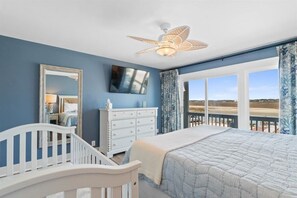 8 chambres, bureau, fer et planche à repasser, lit parapluie