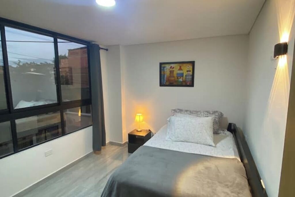 2 quartos, ferros/tábuas de passar roupa, Wi-Fi, roupa de cama
