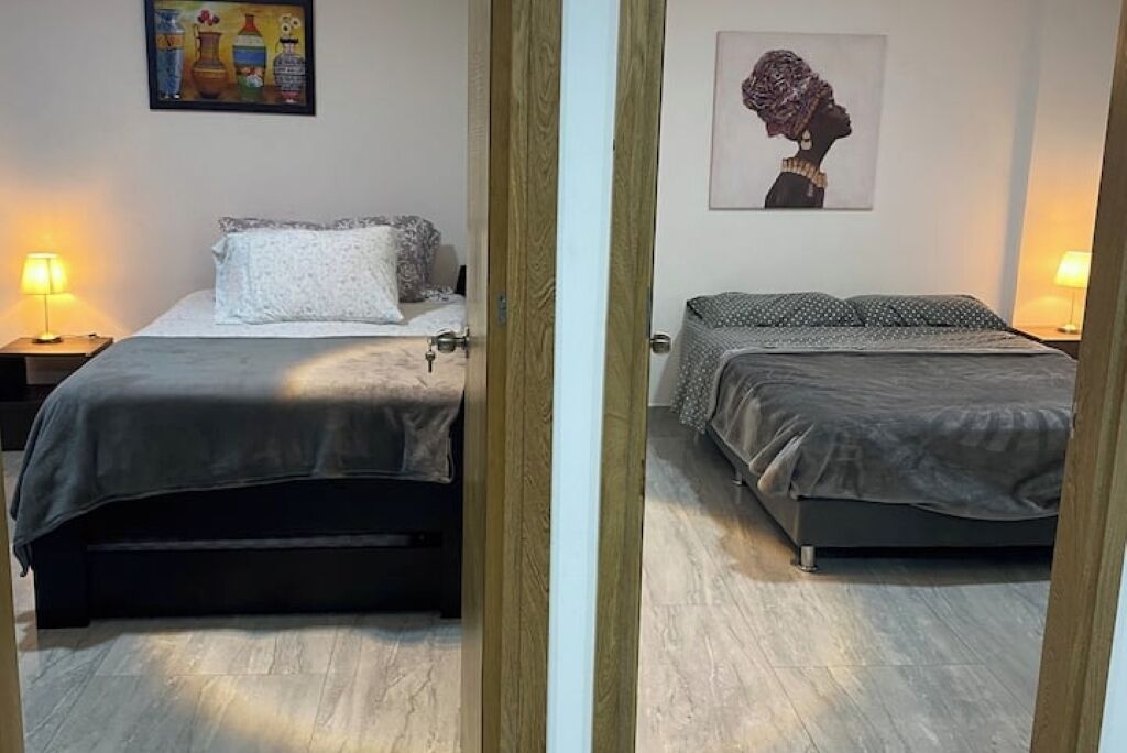 2 dormitorios, tabla de planchar con plancha, wifi y ropa de cama