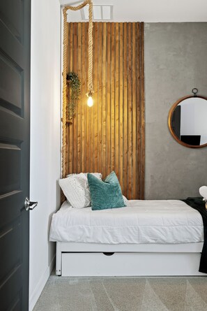 3 habitaciones, tabla de planchar con plancha, wifi y ropa de cama