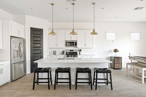 Mikrowelle, Ofen, Herdplatte, Geschirrspüler