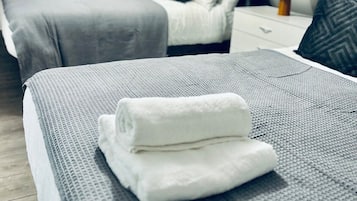 5 habitaciones, tabla de planchar con plancha y wifi gratis