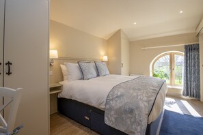 1 chambre, fer et planche à repasser, accès Internet, draps fournis