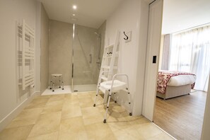 1 chambre, fer et planche à repasser, accès Internet, draps fournis