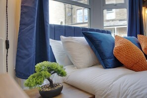 1 habitación, tabla de planchar con plancha, wifi gratis y ropa de cama 