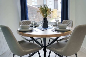 Dining - Bright 1BR W/ WiFi | Morecambe Coastal Bay Walk (Lancashire)