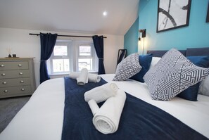 2 bedrooms, iron/ironing board, internet, bed sheets