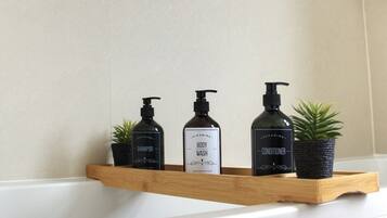 Hårføner og håndklær