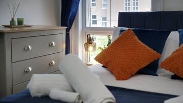 2 bedrooms, iron/ironing board, internet, bed sheets