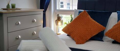 3 chambres, fer et planche à repasser, Wi-Fi, draps fournis