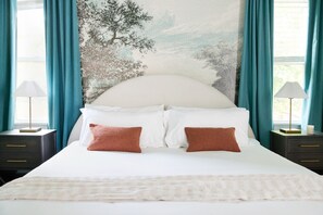 5 bedrooms, desk, iron/ironing board, travel crib