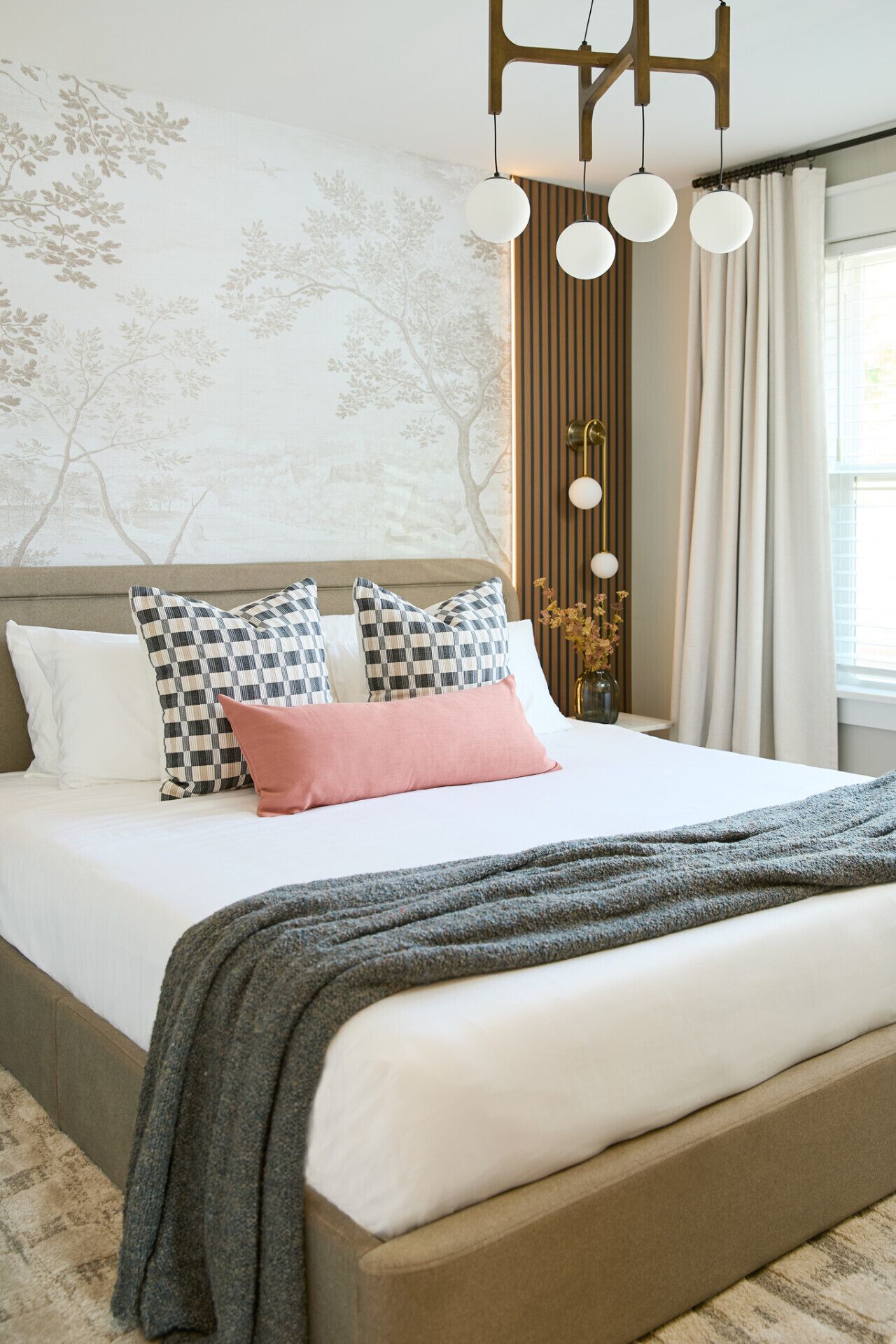 5 bedrooms, desk, iron/ironing board, travel crib