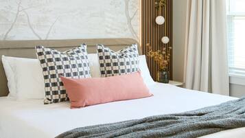5 bedrooms, desk, iron/ironing board, travel crib