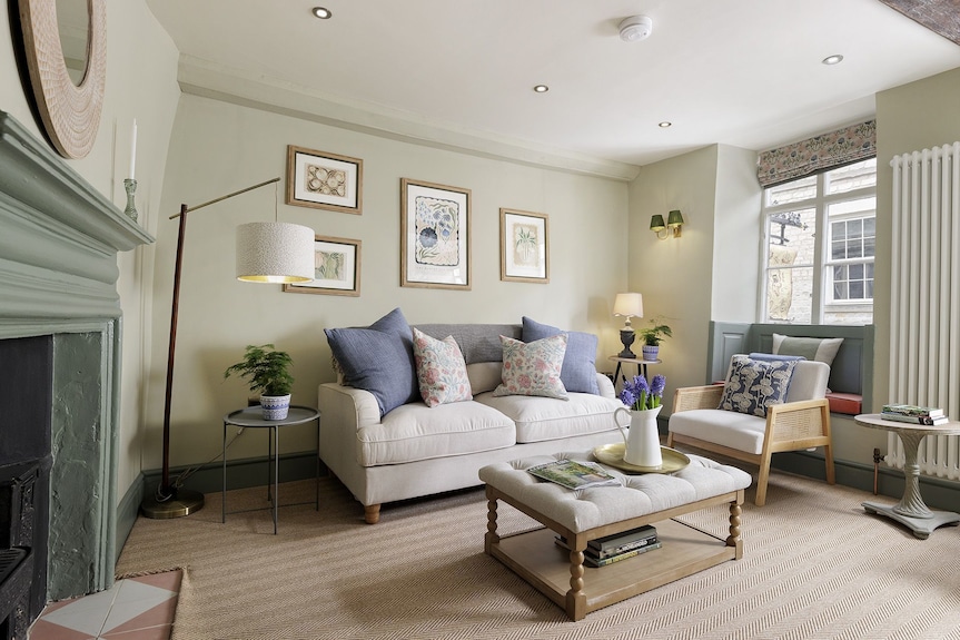 Beautifully Presented Dog Friendly - The Barley Apartment - Cirencester