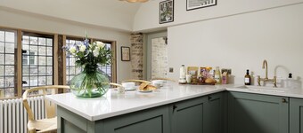 Beautifully presented dog friendly - The Barley Apartment